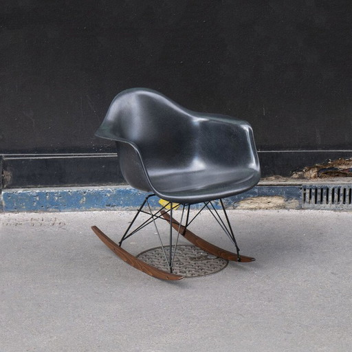 Fauteuil à bascule vintage "Elephant Grey" par Charles et Ray Eames pour Herman Miller, 1970