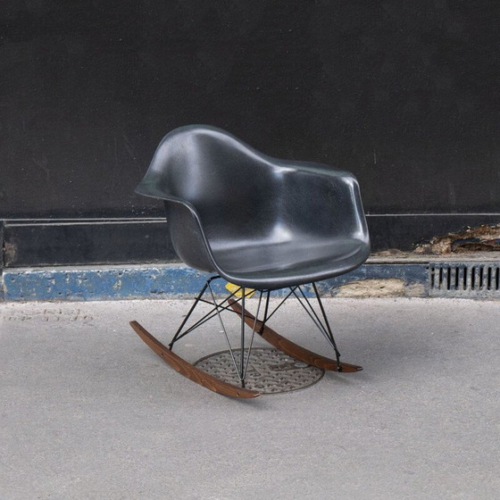 Image 1 of Fauteuil à bascule vintage "Elephant Grey" par Charles et Ray Eames pour Herman Miller, 1970