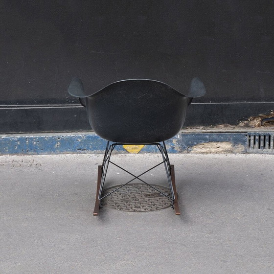 Image 1 of Fauteuil à bascule vintage "Elephant Grey" par Charles et Ray Eames pour Herman Miller, 1970