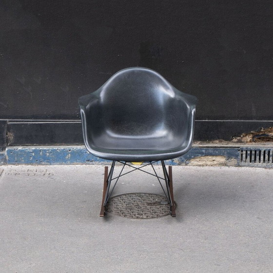 Image 1 of Fauteuil à bascule vintage "Elephant Grey" par Charles et Ray Eames pour Herman Miller, 1970