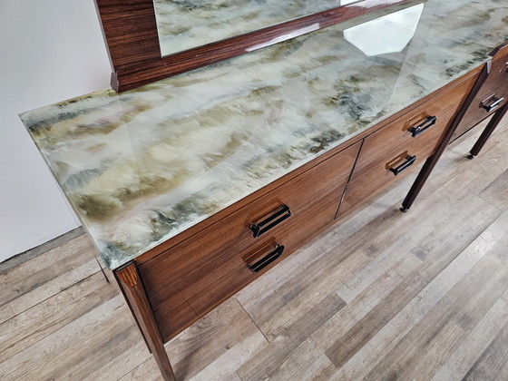 Image 1 of Commode en teck du Mid Century avec grand miroir et verre travaillé