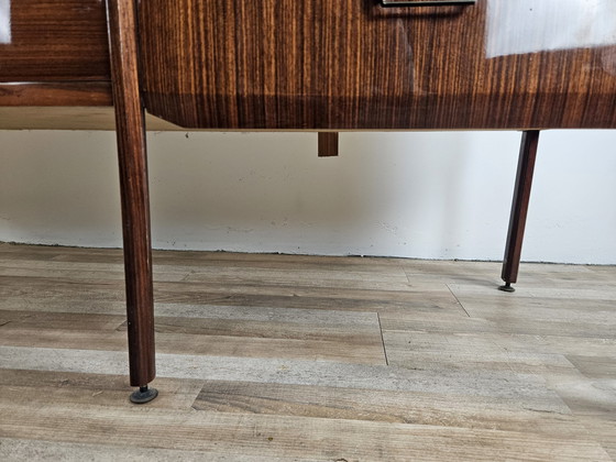 Image 1 of Commode en teck du Mid Century avec grand miroir et verre travaillé