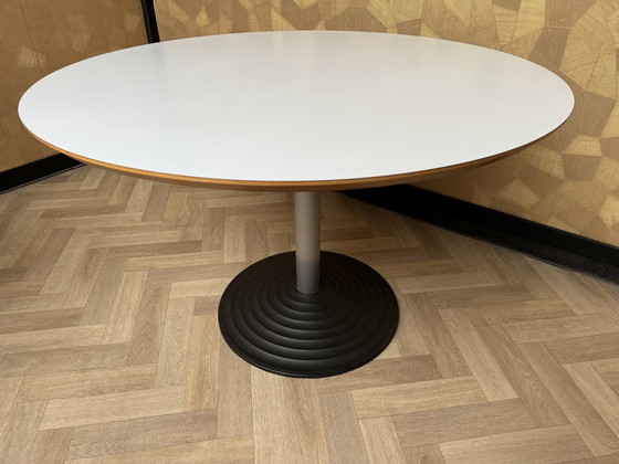 Image 1 of Table ronde design Leolux