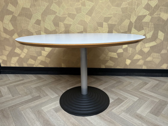 Image 1 of Table ronde design Leolux