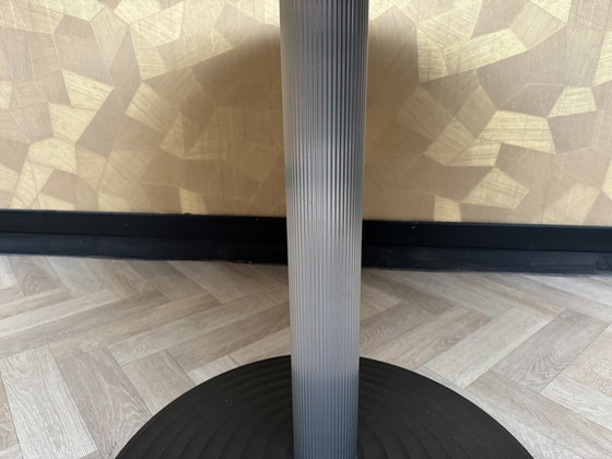 Image 1 of Table ronde design Leolux