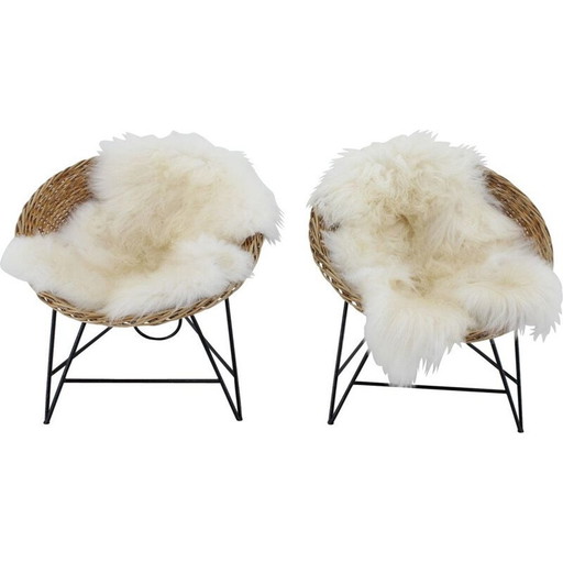 Paire de chaises vintage en rotin tressé avec peau de mouton, Allemagne 1960