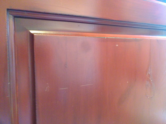 Image 1 of Armoire à linge vintage rouge