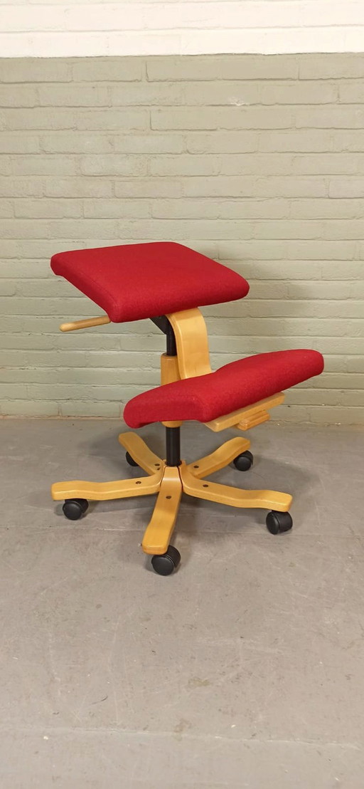 Chaise de bureau à genoux / chaise d'équilibre Stokke