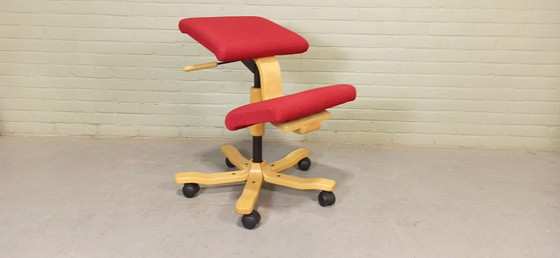 Image 1 of Chaise de bureau à genoux / chaise d'équilibre Stokke