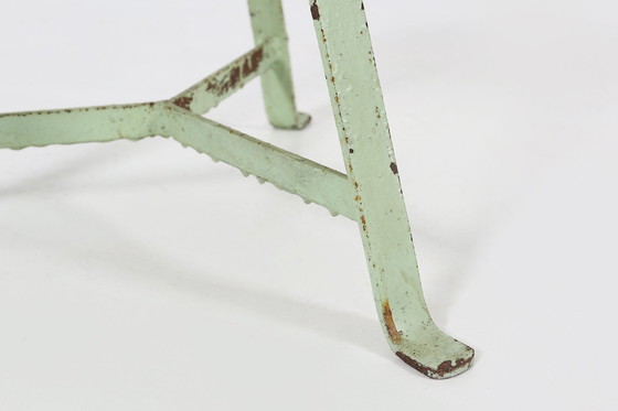 Image 1 of Tabouret industriel peint en vert avec base en acier et plateau en bois, 1930S