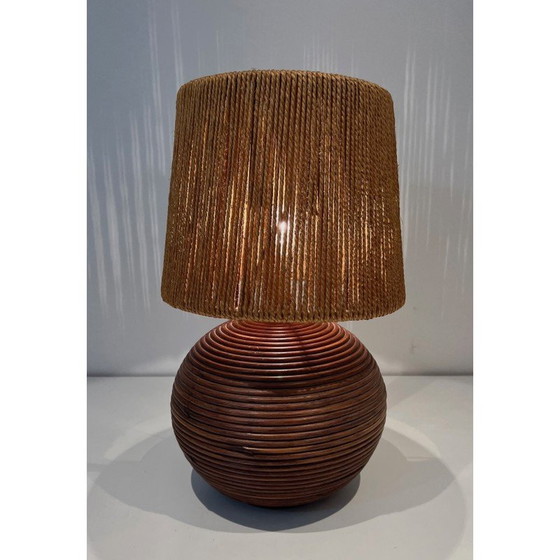 Image 1 of Lampe ronde en rotin avec abat-jour en corde. Travail français dans le style d'Adrien Adoux et de Frida Minet. Circa 1970