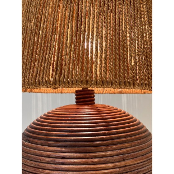 Image 1 of Lampe ronde en rotin avec abat-jour en corde. Travail français dans le style d'Adrien Adoux et de Frida Minet. Circa 1970