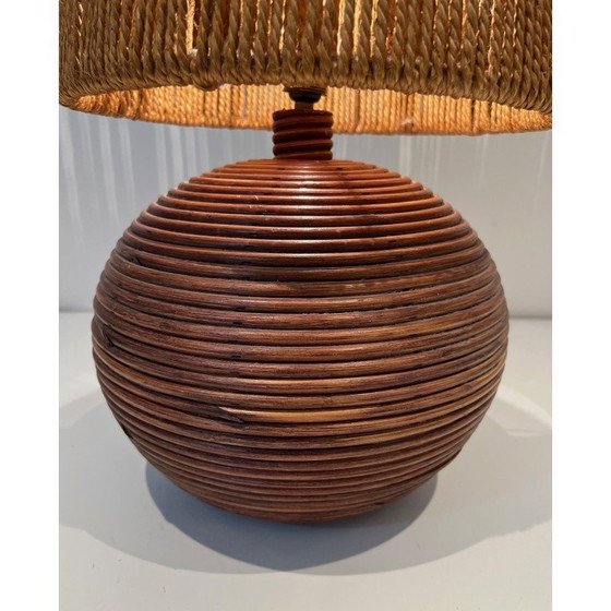 Image 1 of Lampe ronde en rotin avec abat-jour en corde. Travail français dans le style d'Adrien Adoux et de Frida Minet. Circa 1970