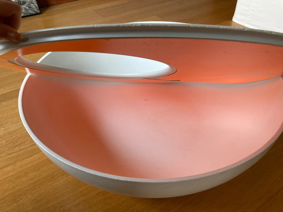 Image 1 of Table basse design en plastique