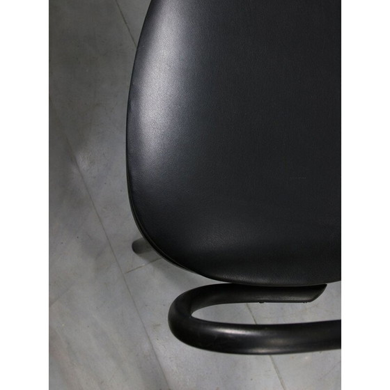 Image 1 of Chaise Vintage No.18 en cuir noir avec accoudoirs par Michael Thonet