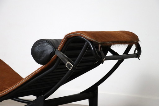 Cassina Lc4 Chaise Longue En Ponyskin Marron Par Le Corbusier, Charlotte Perriand