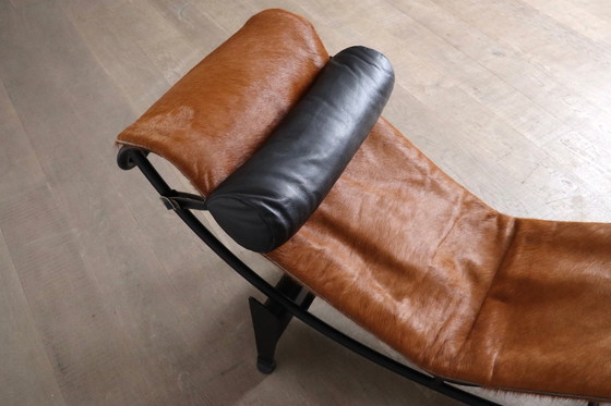 Image 1 of Cassina Lc4 Chaise Longue En Ponyskin Marron Par Le Corbusier, Charlotte Perriand