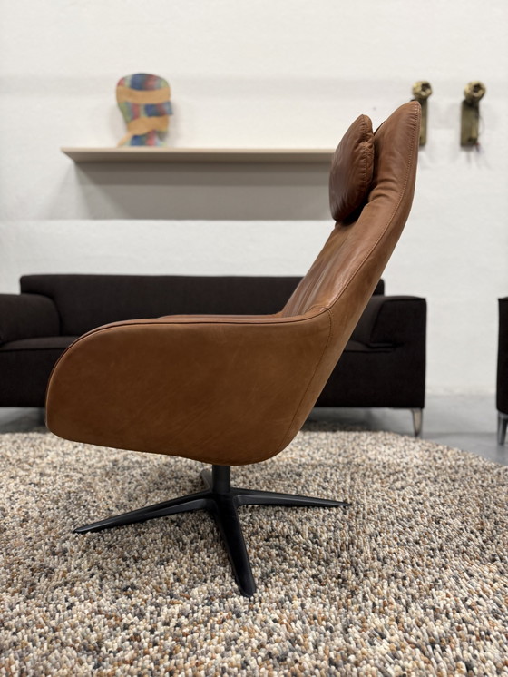 Image 1 of Pode Spot Deux Fauteuil pivotant avec pouf et oreiller Cuir Danza