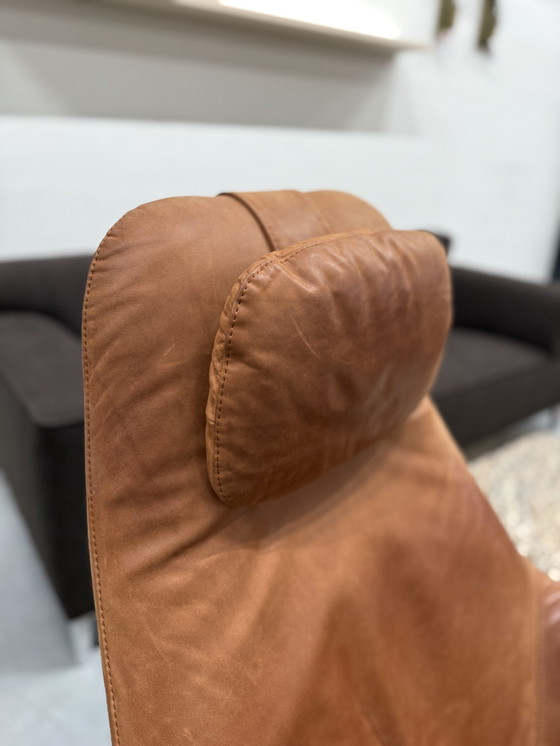 Image 1 of Pode Spot Deux Fauteuil pivotant avec pouf et oreiller Cuir Danza