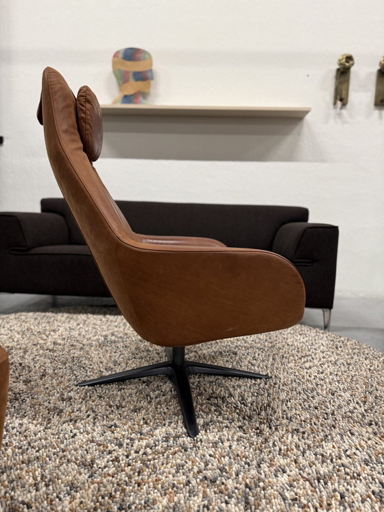 Image 1 of Pode Spot Deux Fauteuil pivotant avec pouf et oreiller Cuir Danza