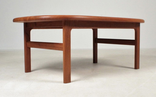 Table basse danoise Mid Century en teck par Niels Bach