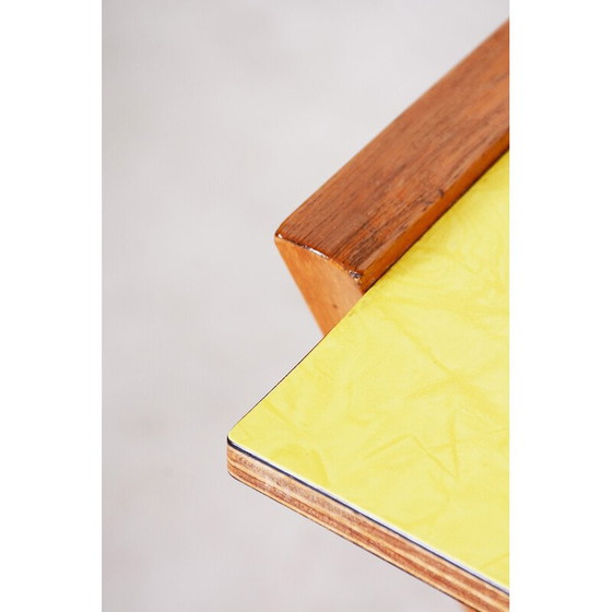 Image 1 of Table d'appoint vintage jaune en bois de hêtre et umakart, Tchécoslovaquie 1950