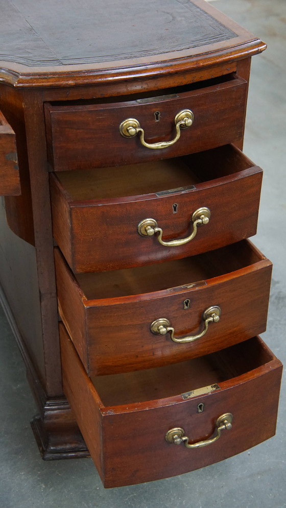 Image 1 of Bureau en bois avec plateau en cuir
