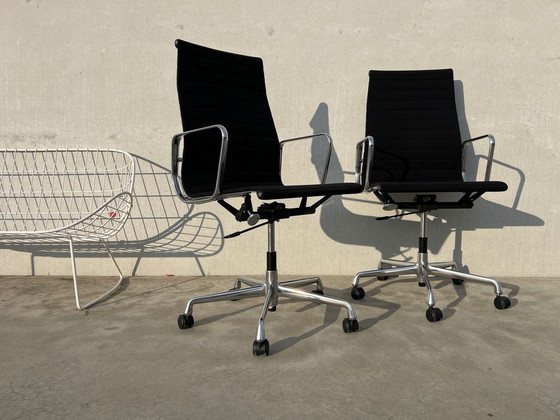 Image 1 of 2 X chaises pivotantes Vitra Eames Ea119 Hopsak