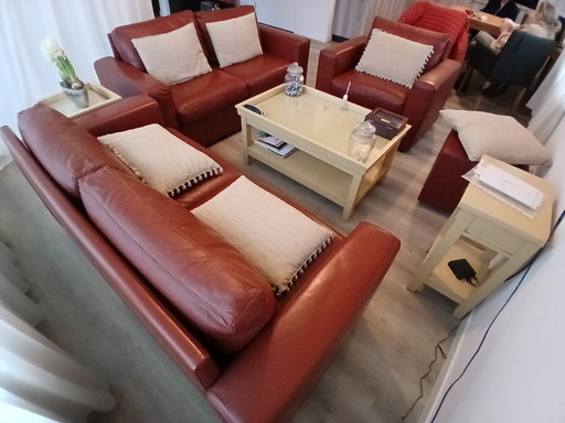 2X canapé 2 places, 1 fauteuil et 1 pouf de qualité supérieure italienne. Cuir épais, souple et ferme.