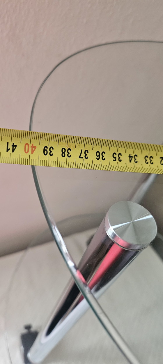 Image 1 of Table d'appoint en verre avec roulettes chromées