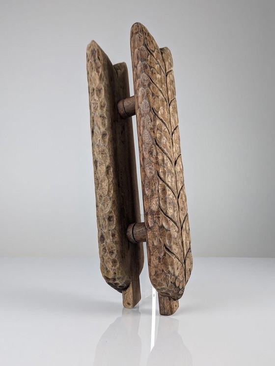 Image 1 of Poignée de porte double en bois sculpté 1900S