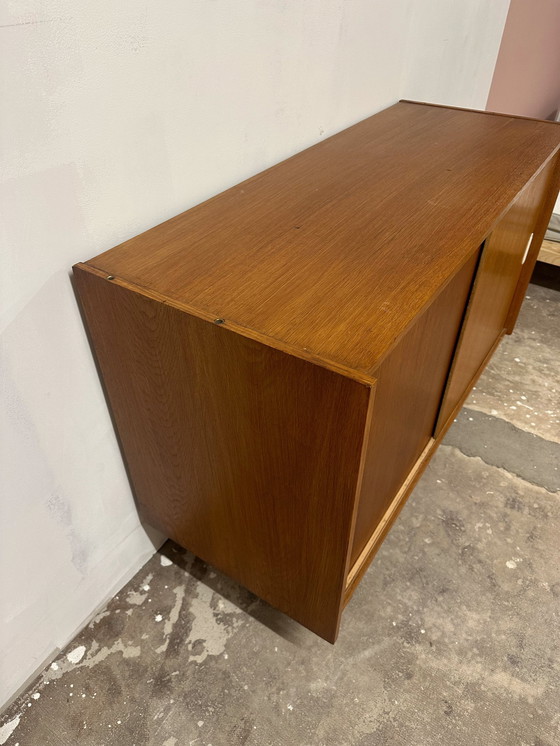 Image 1 of Buffet vintage à portes coulissantes