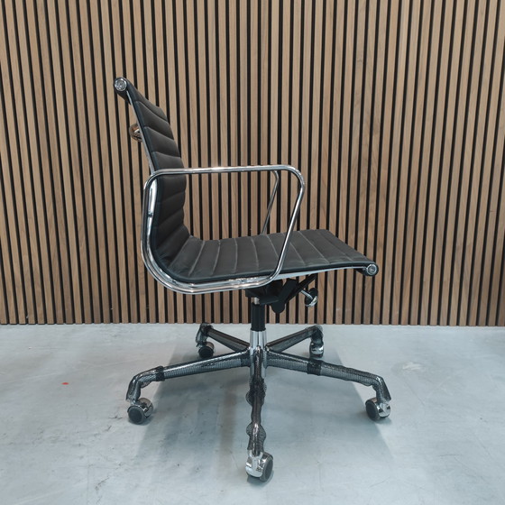 Image 1 of Vitra Eames Ea117 Chaise de bureau