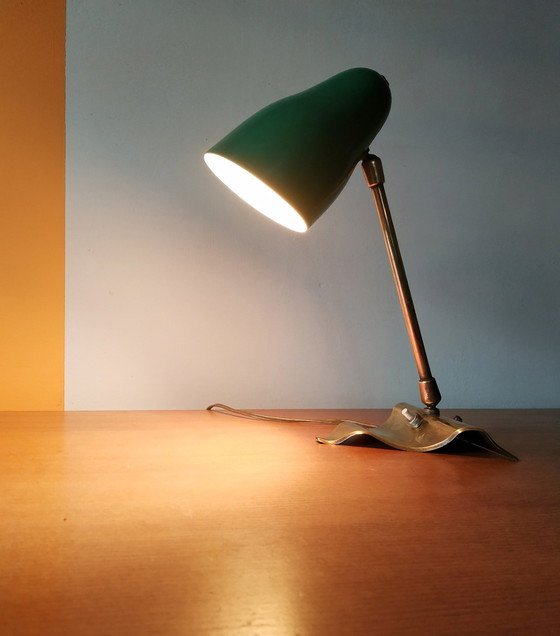 Image 1 of Lampe 1950 Vintage En Laiton Et Métal Laqué Vert Goût Mategot