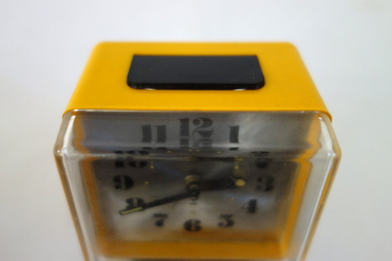 Image 1 of Superbe Réveil Jaune Sur Pied Vintage 70's JAZ