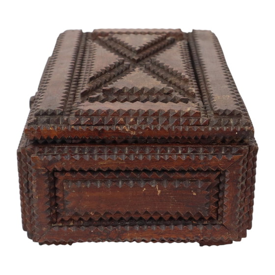 Image 1 of Boîte antique Tramp Art Art populaire