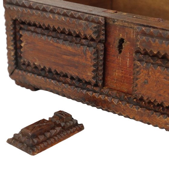 Image 1 of Boîte antique Tramp Art Art populaire