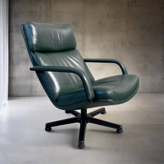 Image 1 of Artifort F141 fauteuil pivotant en cuir Geoffrey Harcourt