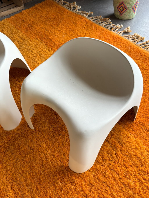 Tabouret en plastique Efebo en blanc Par Stacy Dukes Pour Artemide .