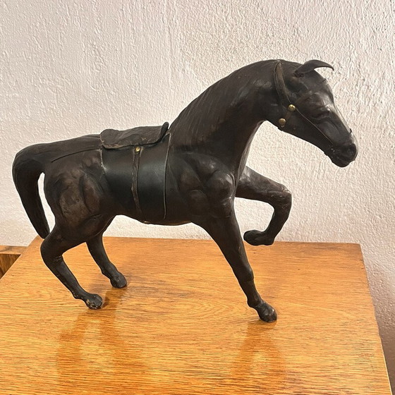 Image 1 of Sculpture vintage de cheval en cuir et papier