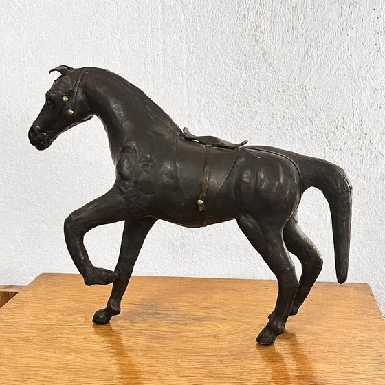 Image 1 of Sculpture vintage de cheval en cuir et papier