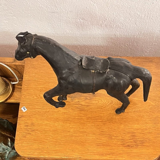 Image 1 of Sculpture vintage de cheval en cuir et papier