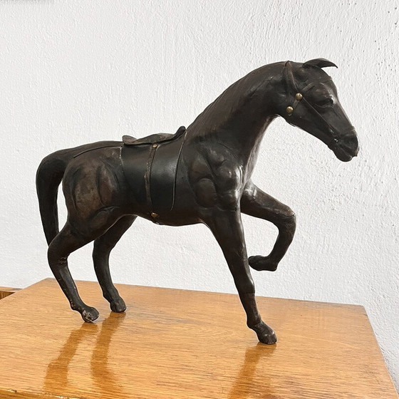 Image 1 of Sculpture vintage de cheval en cuir et papier