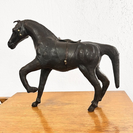 Image 1 of Sculpture vintage de cheval en cuir et papier