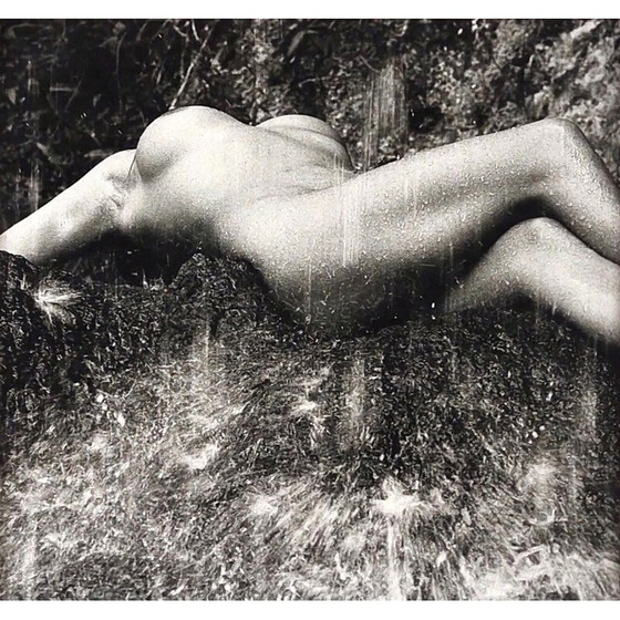 Image 1 of Peinture vintage "femme nue sous la cascade" par Lucien Clergue