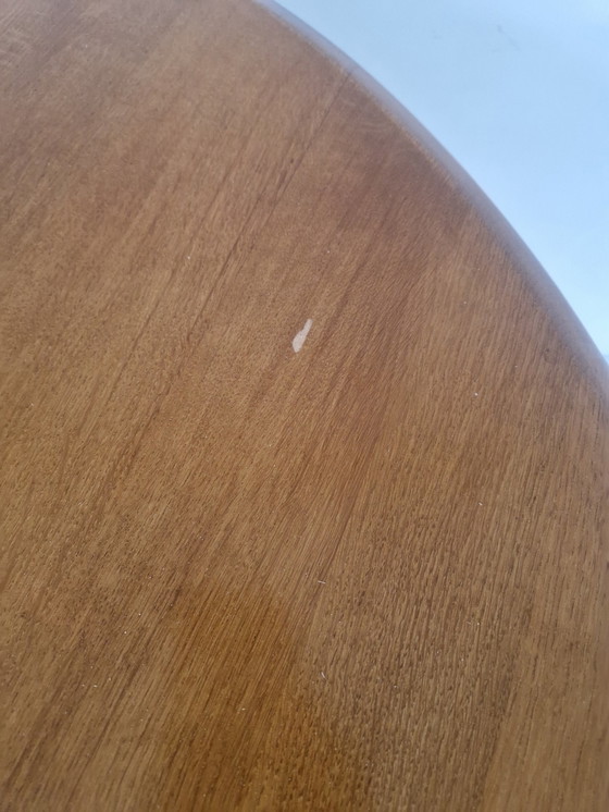 Image 1 of Table en bois massif avec pied tulipe