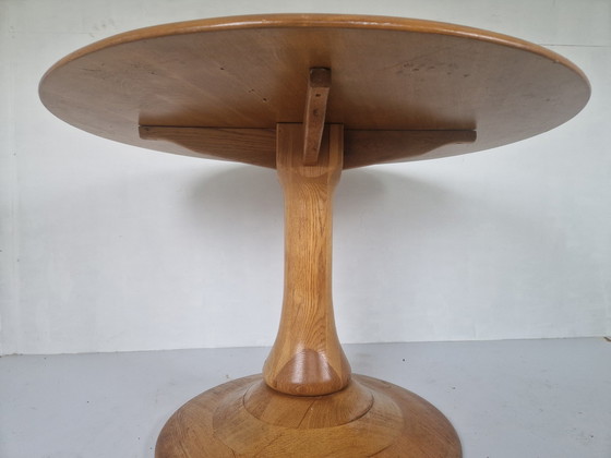 Image 1 of Table en bois massif avec pied tulipe
