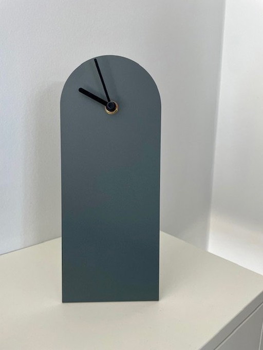 Horloge de table Klokkie : design minimaliste néerlandais Van Tjalle & Jasper