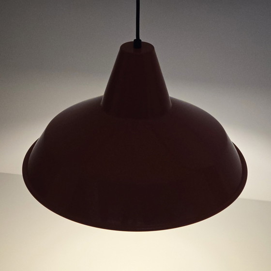 Image 1 of Lampe pendante d'atelier en métal orange industrielle des années 1970.