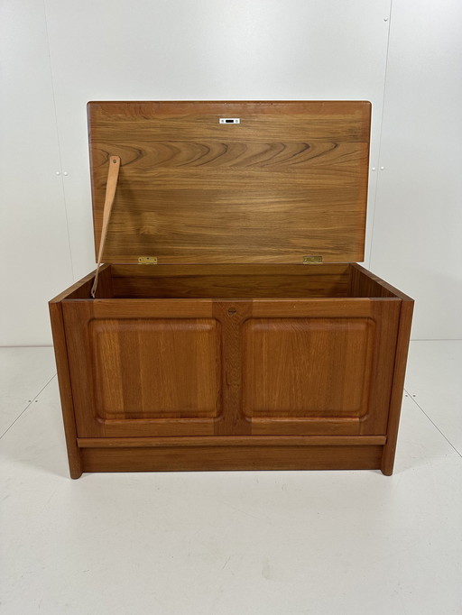 Coffre vintage en teck de Dyrlund